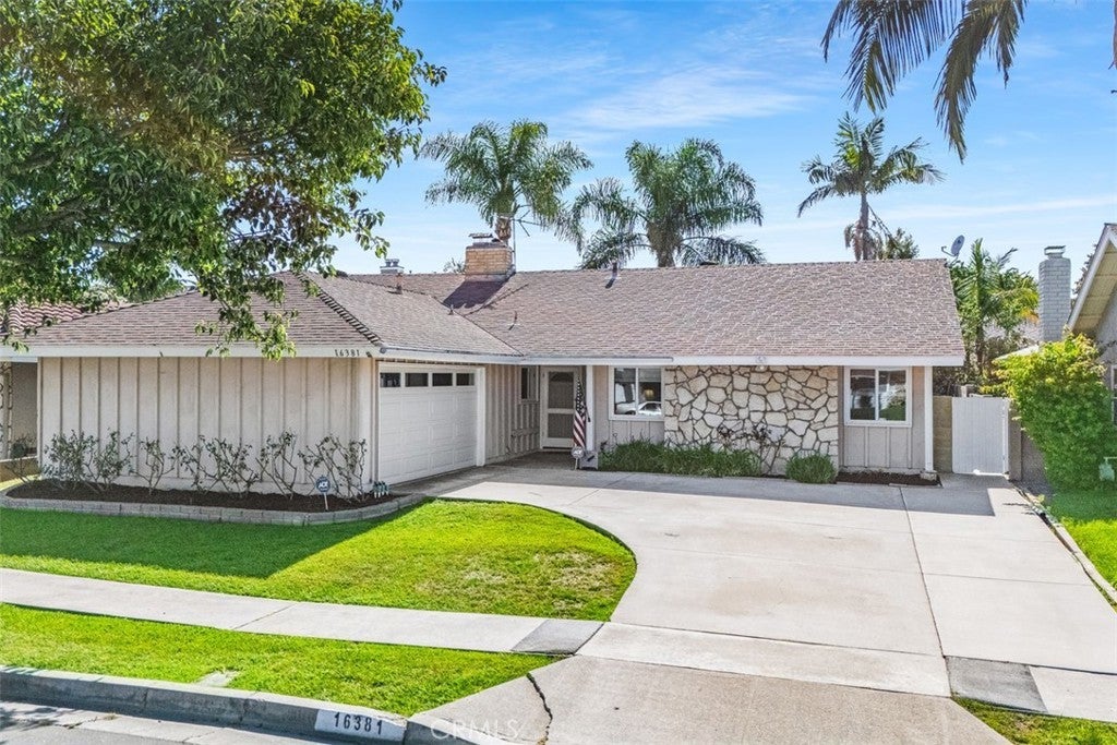 16381 Magellan Lane, Huntington Beach