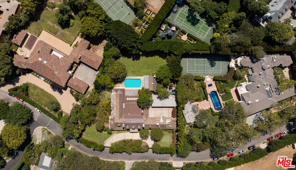 327 Delfern Drive, Los Angeles