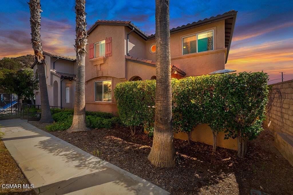 21123 Avenida De Sonrisa, Saugus