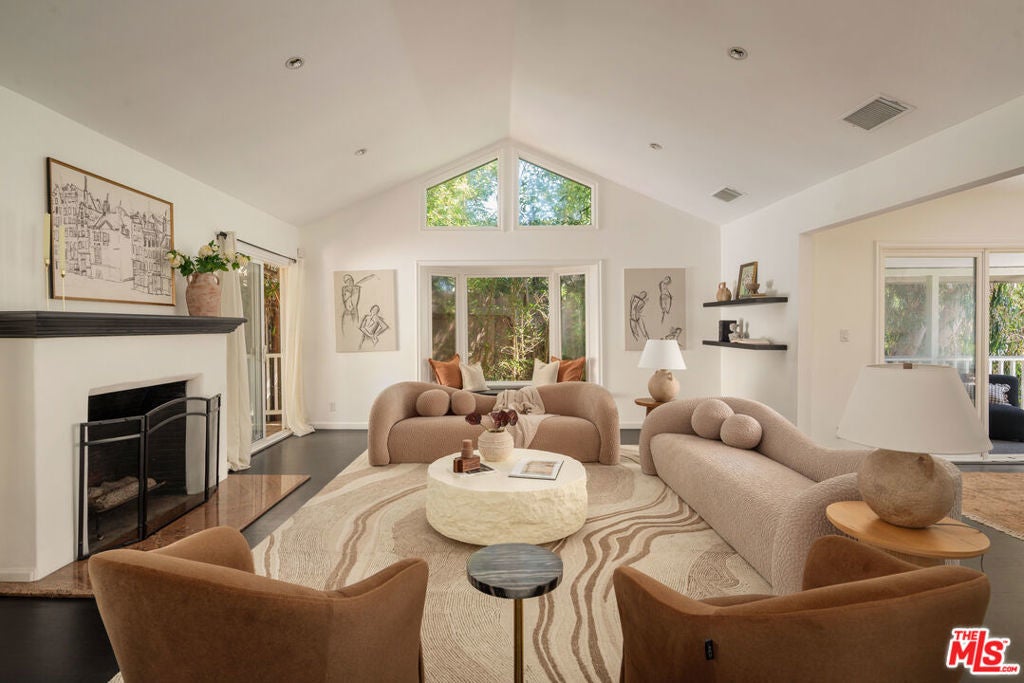 Photo of Listing #25570915