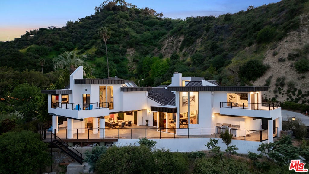 Photo of Listing #25570599