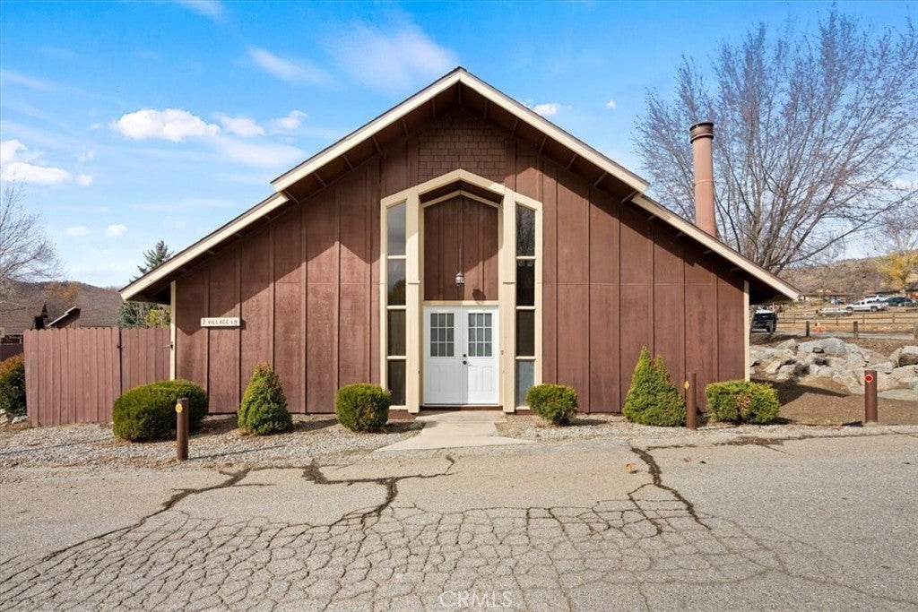 2 Village Lane, Tehachapi