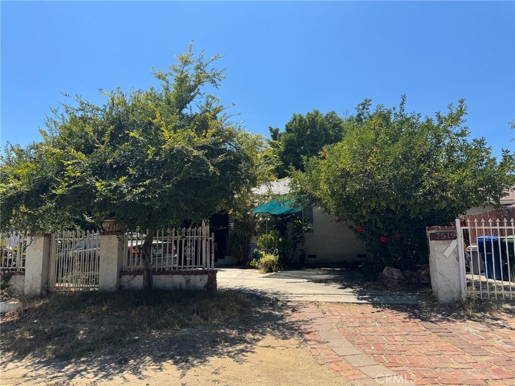 Photo of Listing #SR25173512