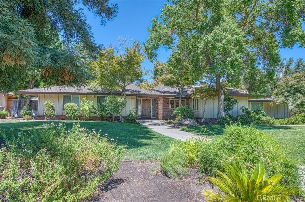 1590 Escalon Avenue, Fresno