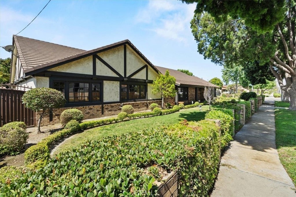 Photo of Listing #SR25175655