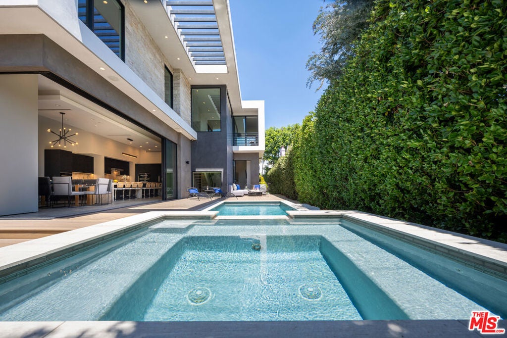 Photo of Listing #25571635