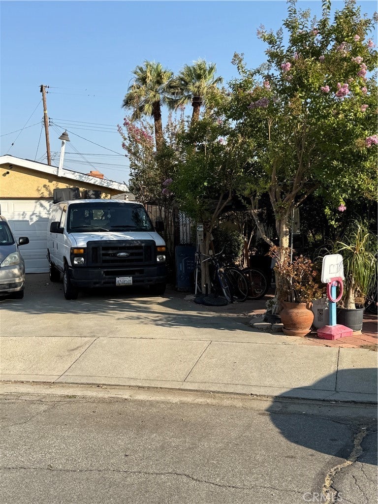 Photo of Listing #IV25176218