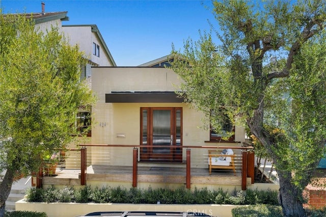 424 3rd Street, Manhattan Beach.