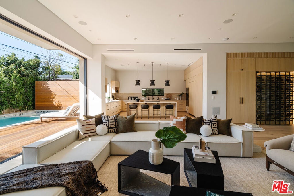 Photo of Listing #25574955