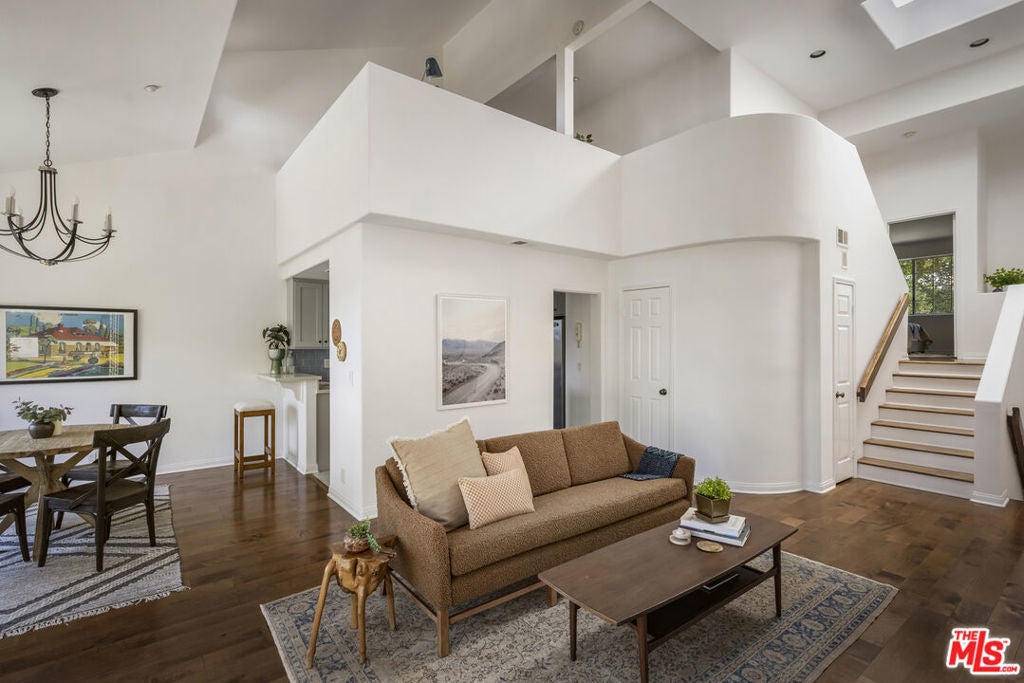 48 Sierra Madre Boulevard, Sierra Madre