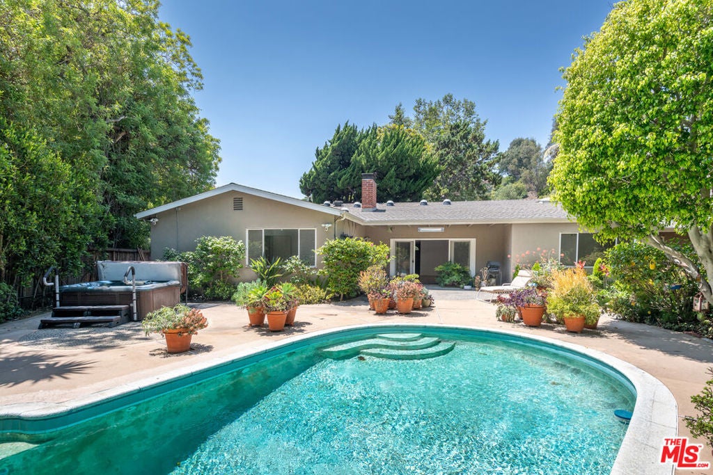 Photo of Listing #25573997