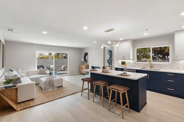 7911 Terraza Disoma, Carlsbad.