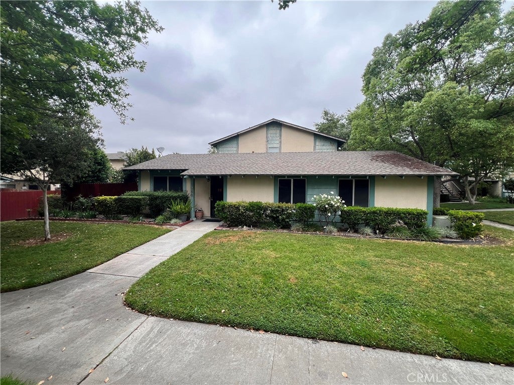 Photo of Listing #IV25177481