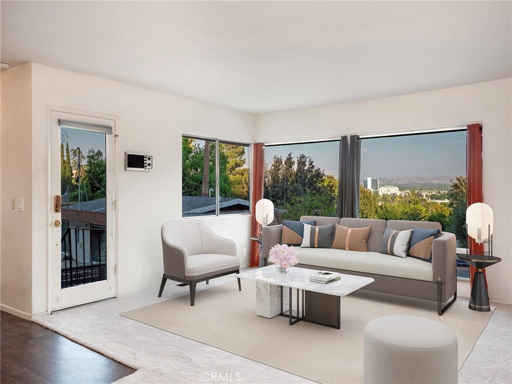 Photo of Listing #IV25178141