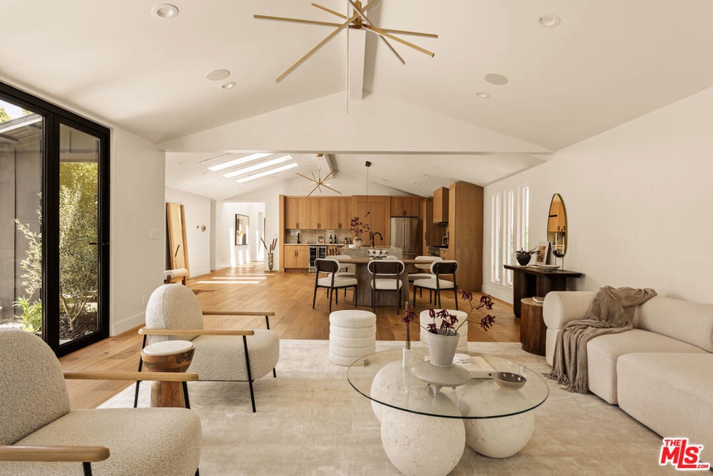 Photo of Listing #25576157