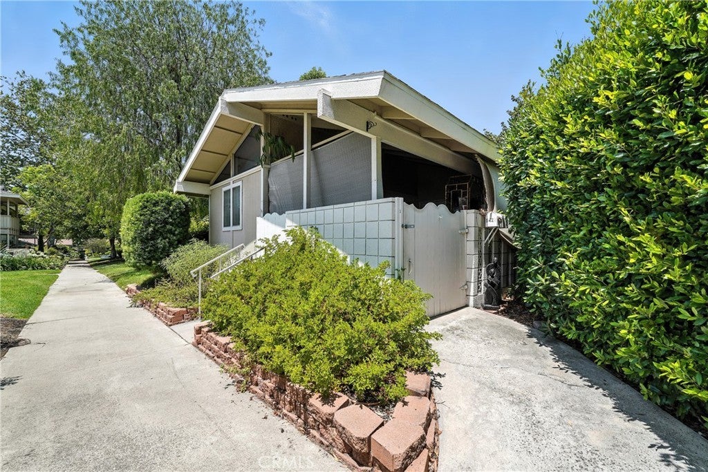 Photo of Listing #DW25176423