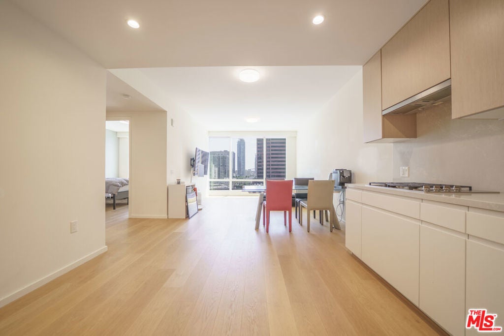 Photo of Listing #25576531