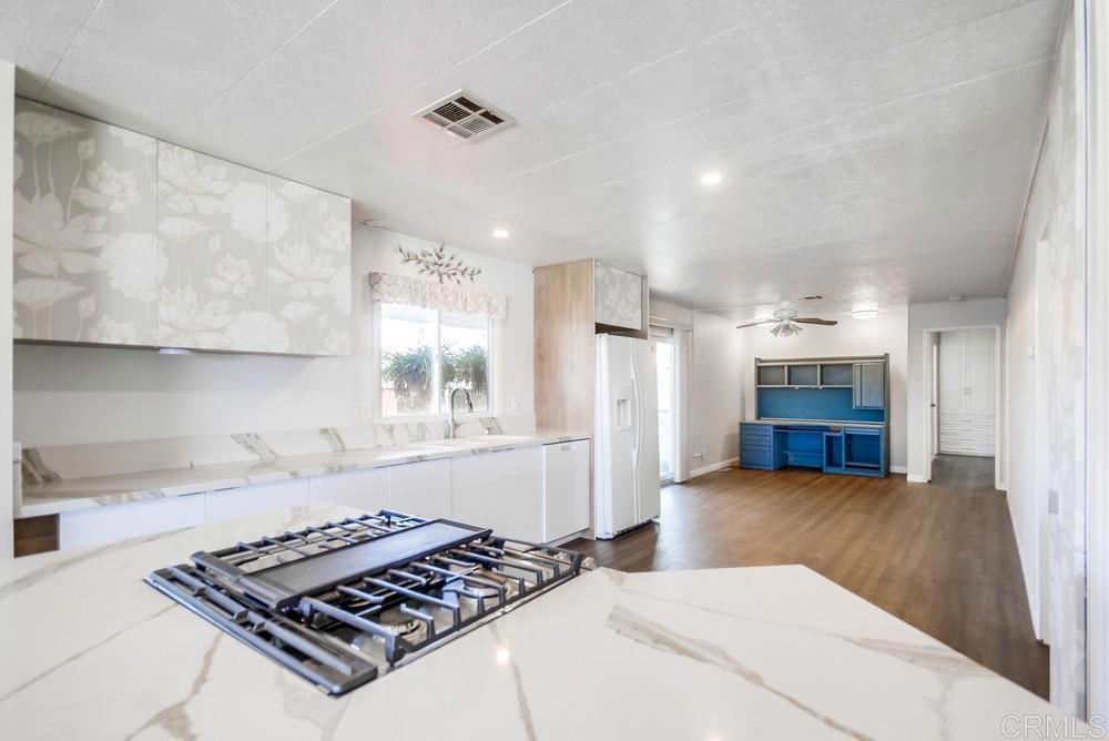 Photo of Listing #PTP2506106