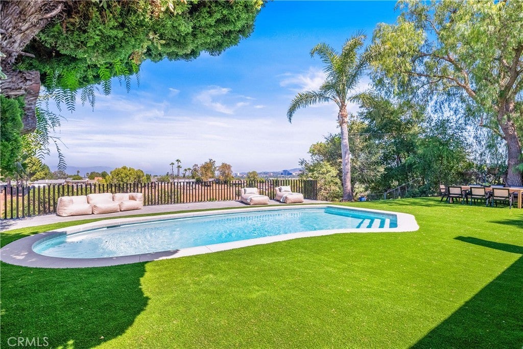 Photo of Listing #SR25181254