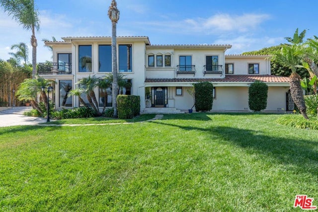 6 Toprail Lane, Rancho Palos Verdes.