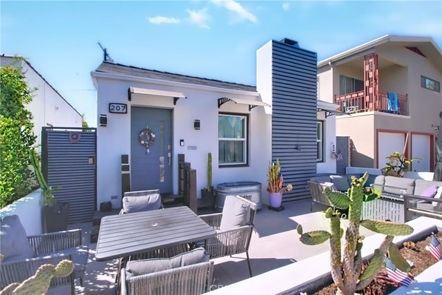 207 Santa Ana Avenue, Long Beach
