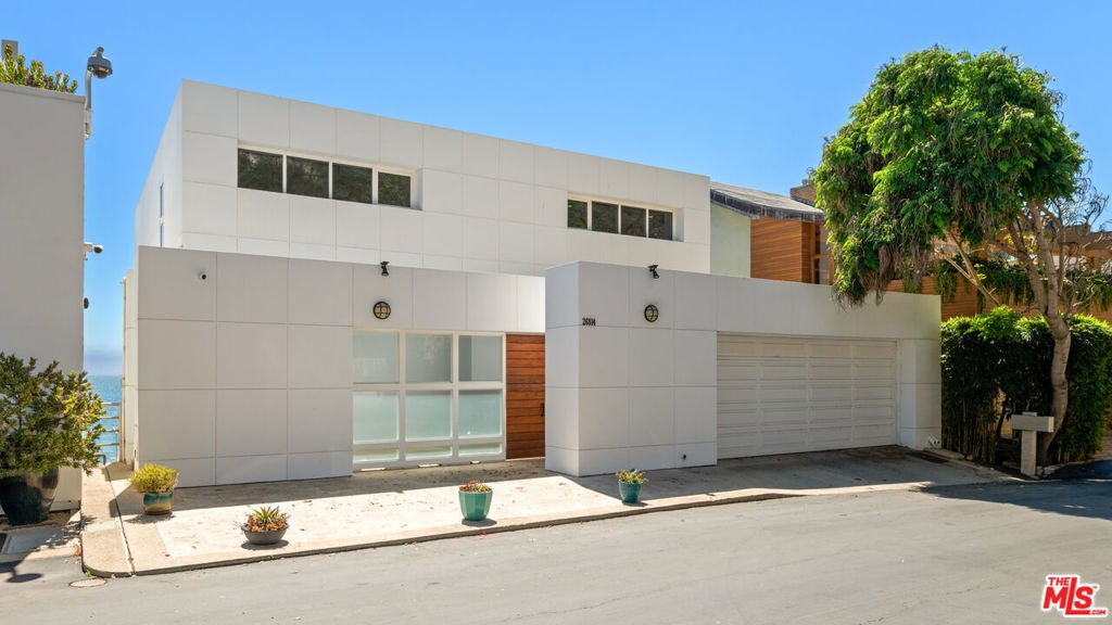 Photo of Listing #25577821