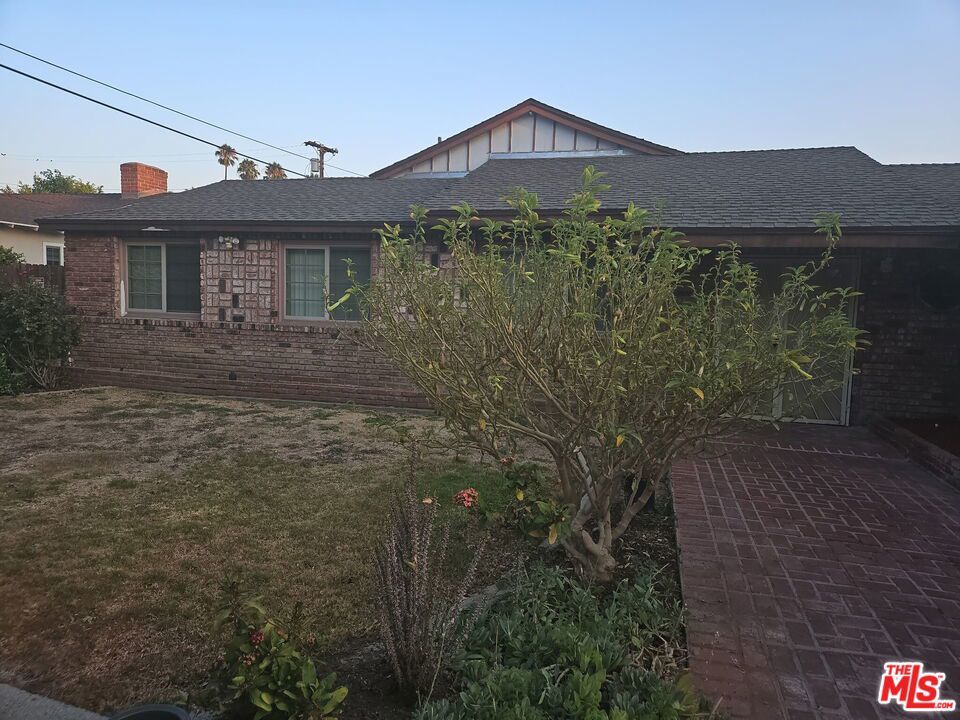 19136 Malden Street, Northridge