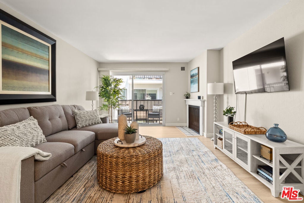 Photo of Listing #25573915