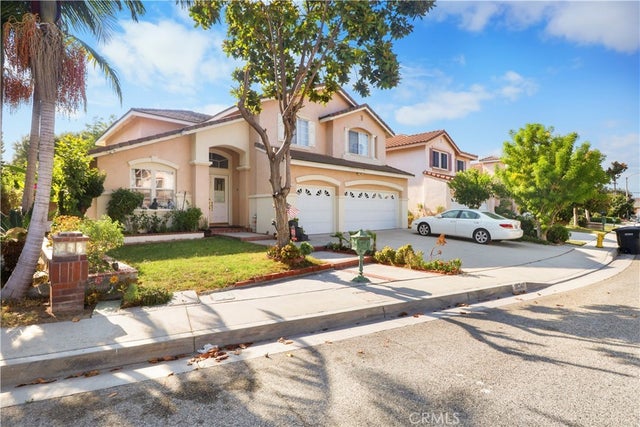 18747 West Place, Artesia