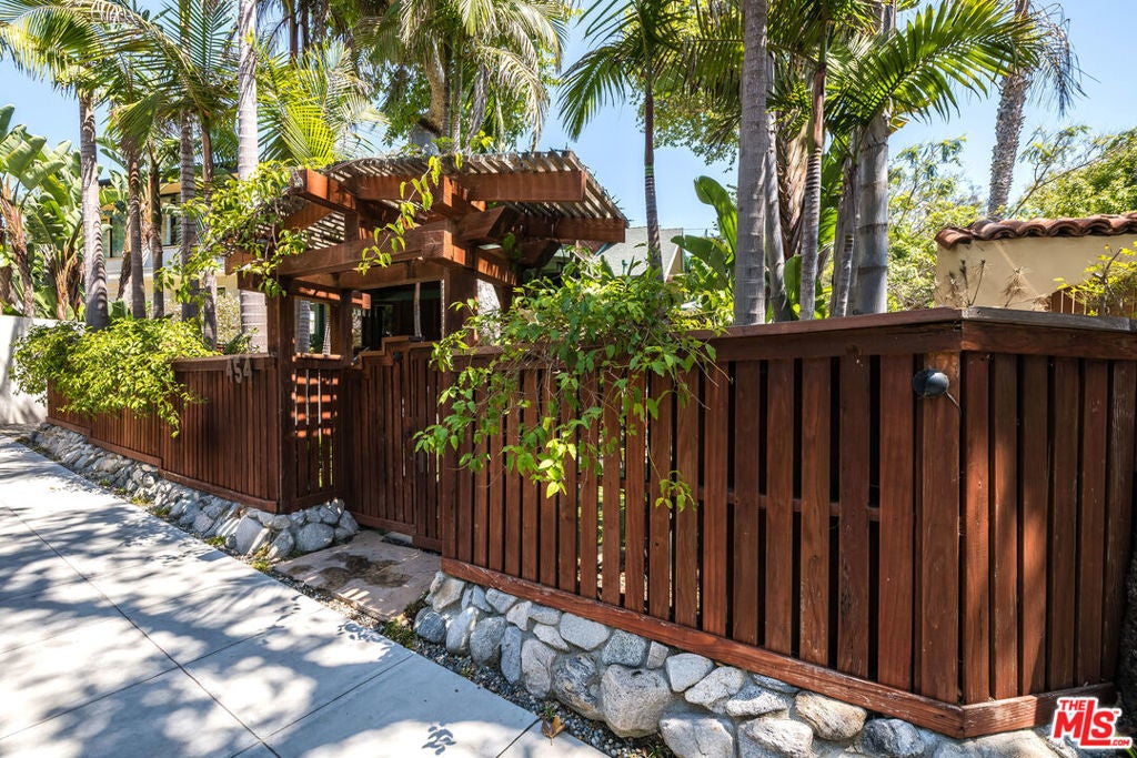 Photo of Listing #25578439