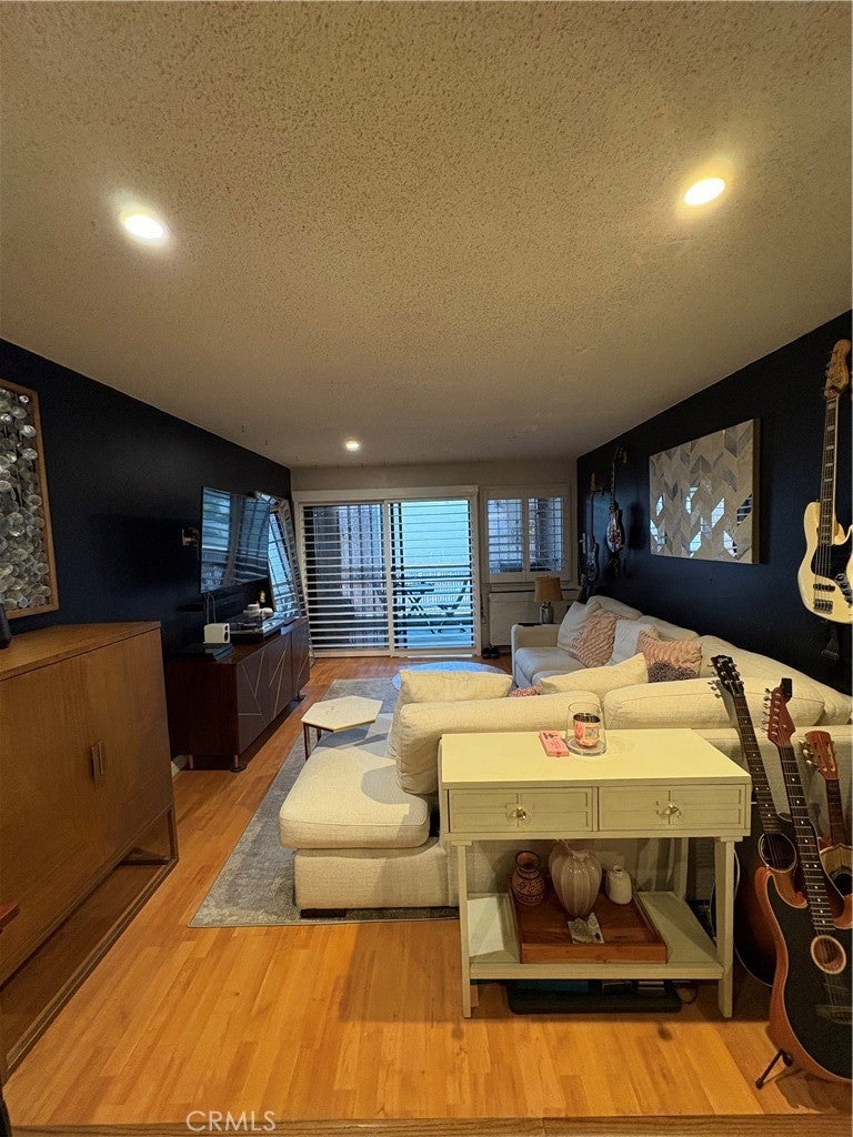 Photo of Listing #SR25184896