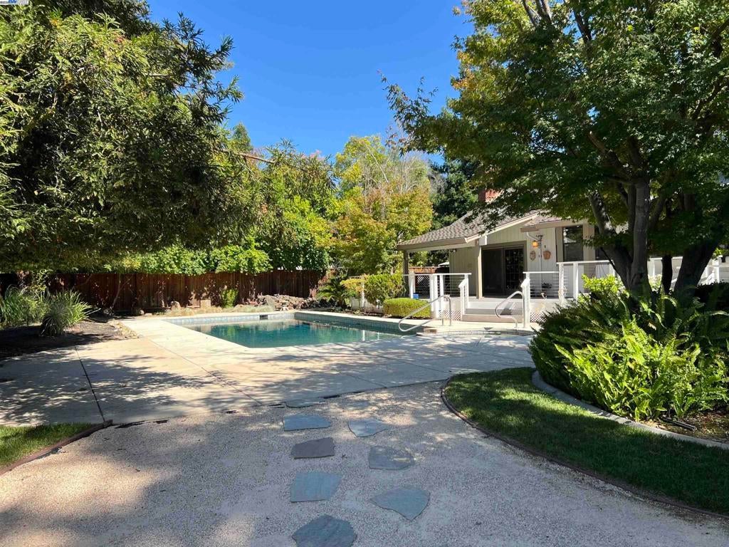 Photo of Listing #41108444