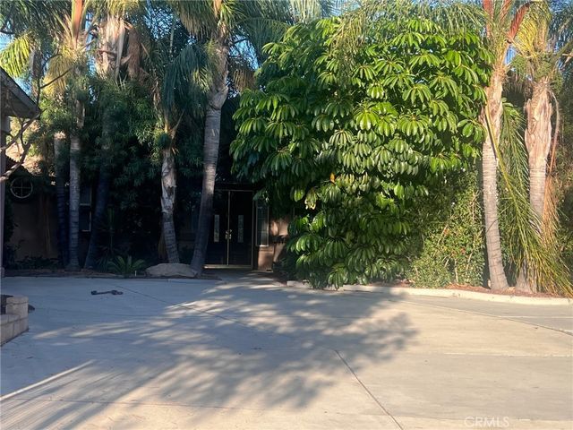 1025 Aquino Circle, Corona