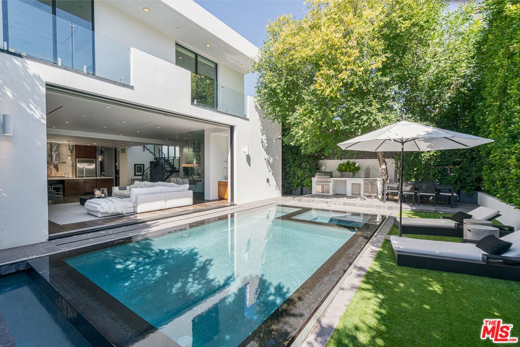 Photo of Listing #25579857