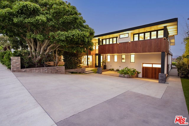 934 1st Street, Manhattan Beach.