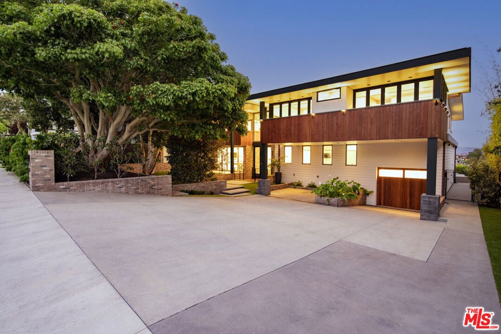 Photo of Listing #25579325