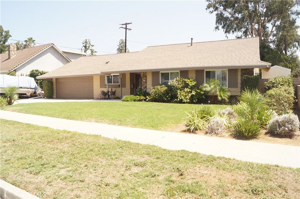 Photo of Listing #IV25186956