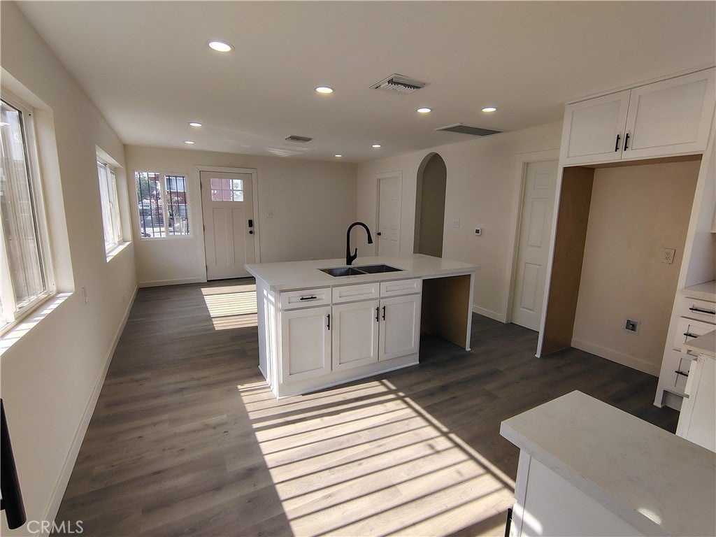 Photo of Listing #DW25187175