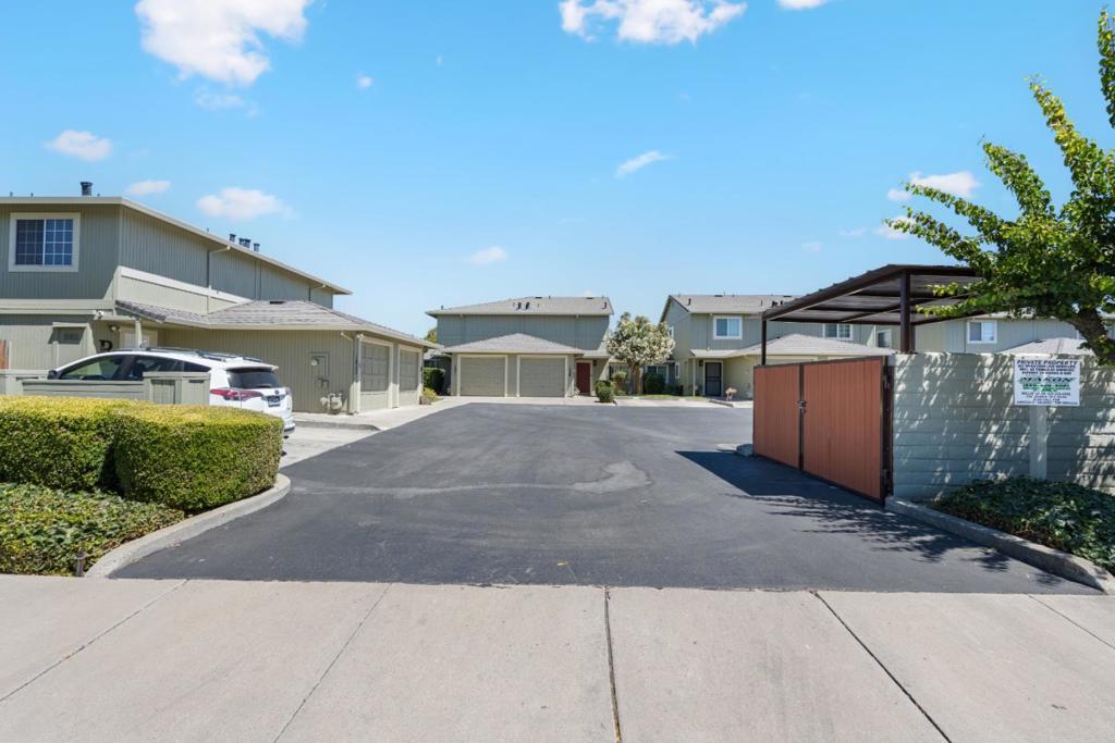 1411 Squire Court, Hollister