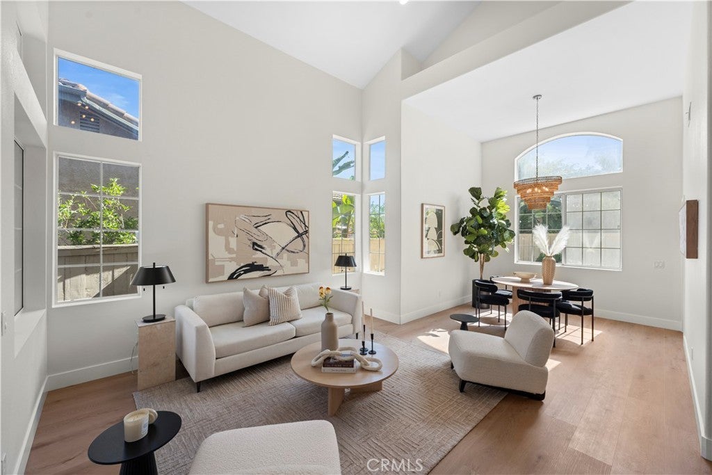 Photo of Listing #IV25187847