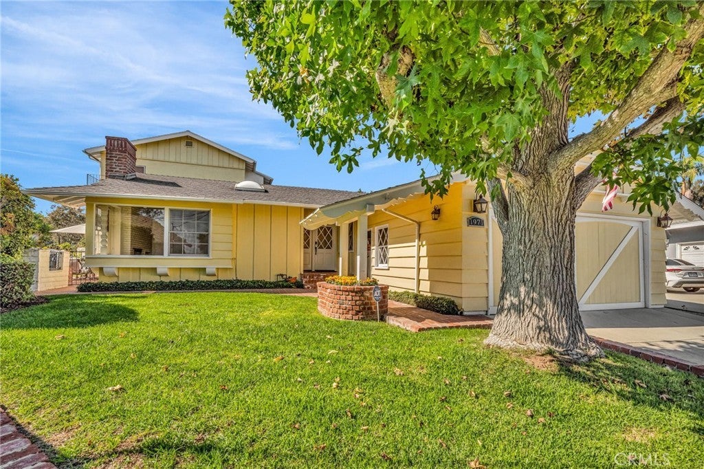 Photo of Listing #PV25188778