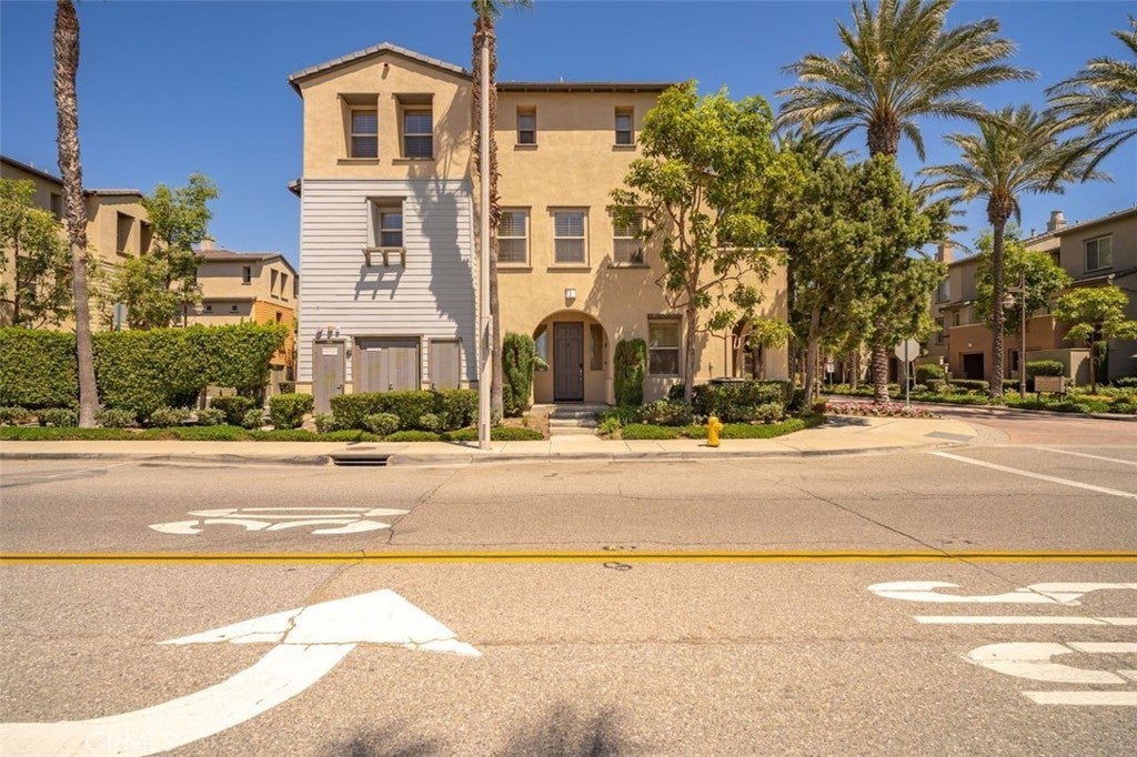 Photo of Listing #IV25189284