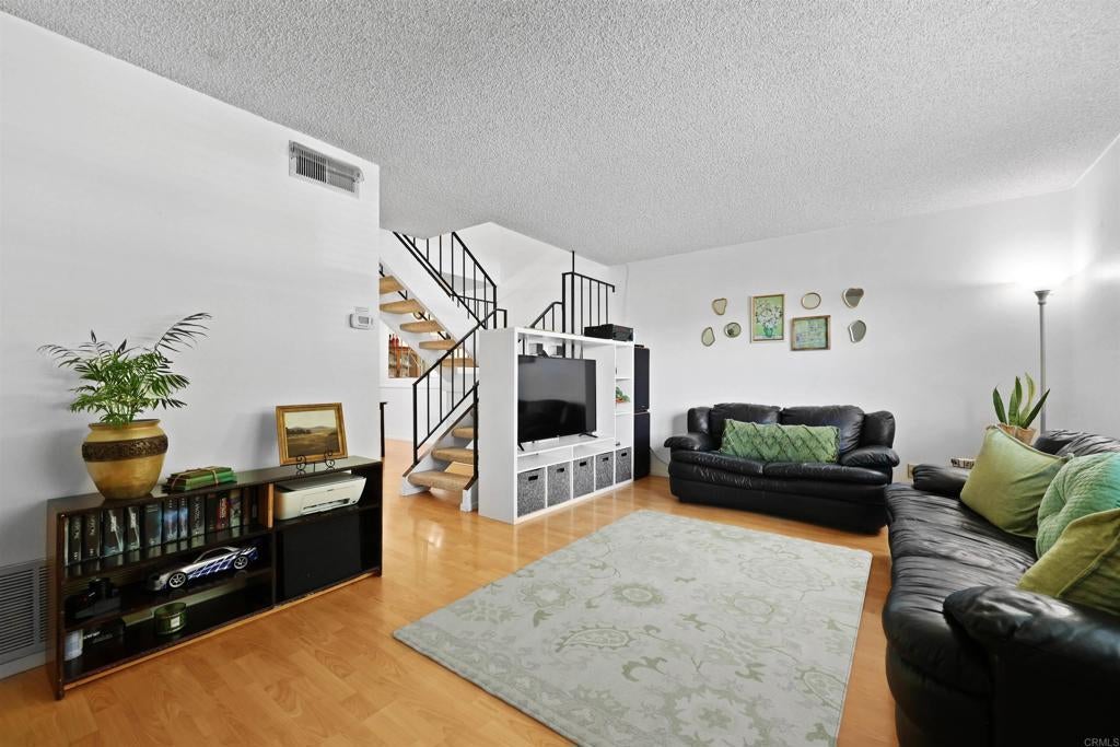 Photo of Listing #PTP2506424