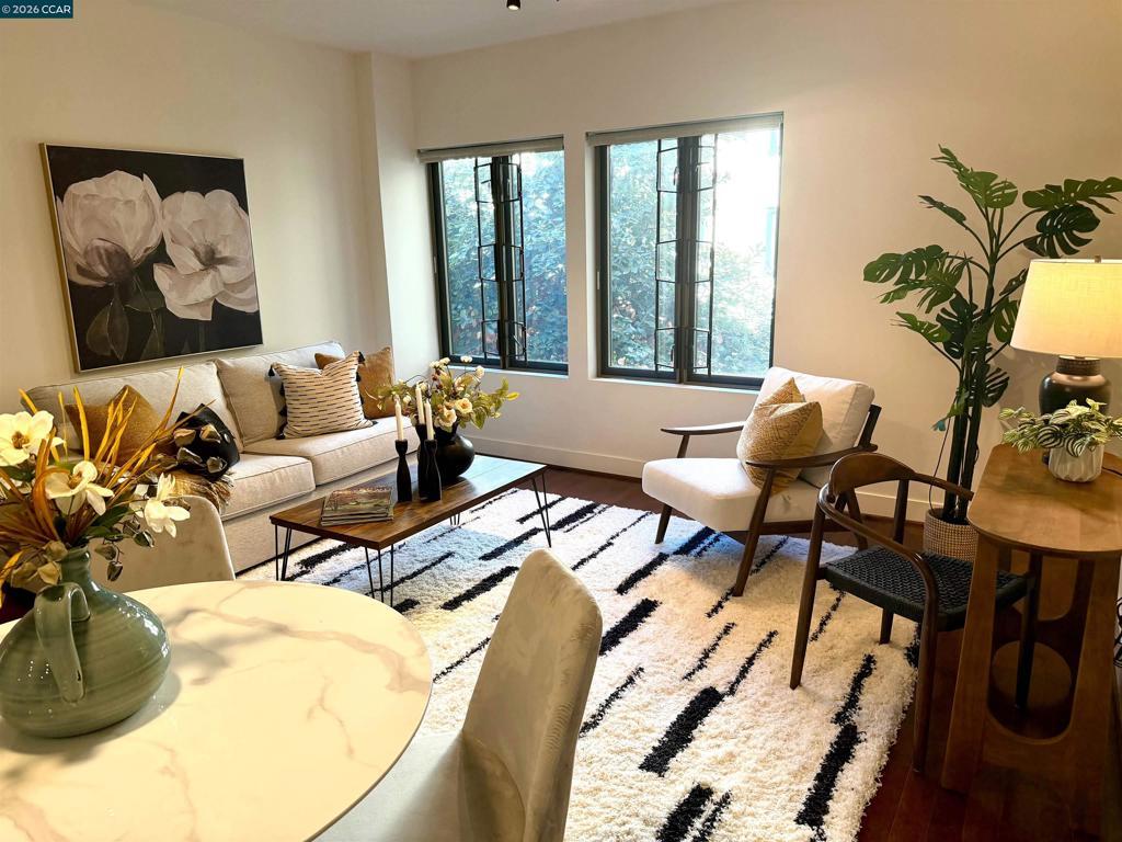 438 Grand Avenue 528, Oakland