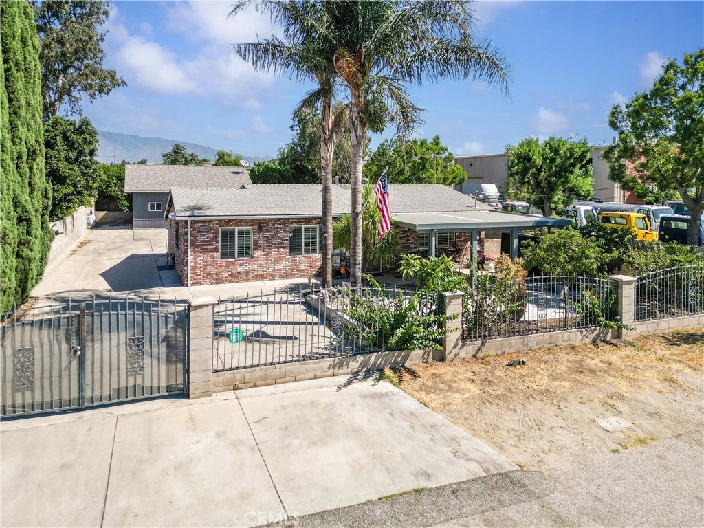 Photo of Listing #IV25190029