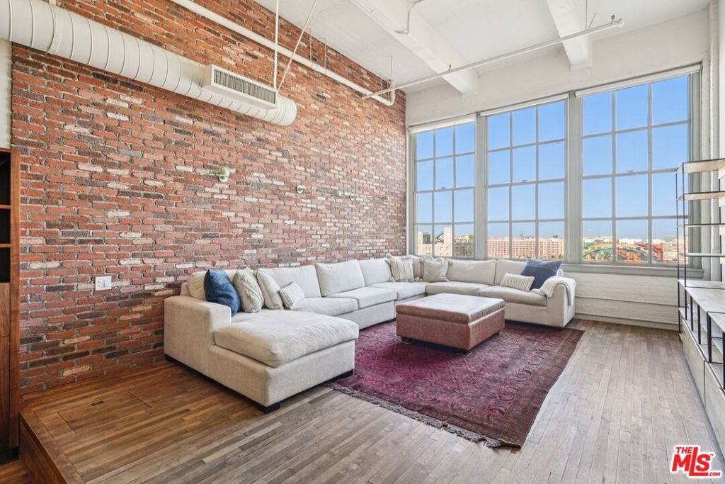 Photo of Listing #25582427