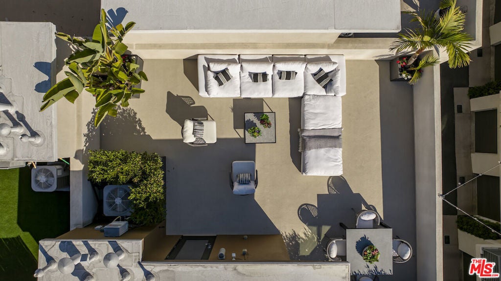 Photo of Listing #25575995