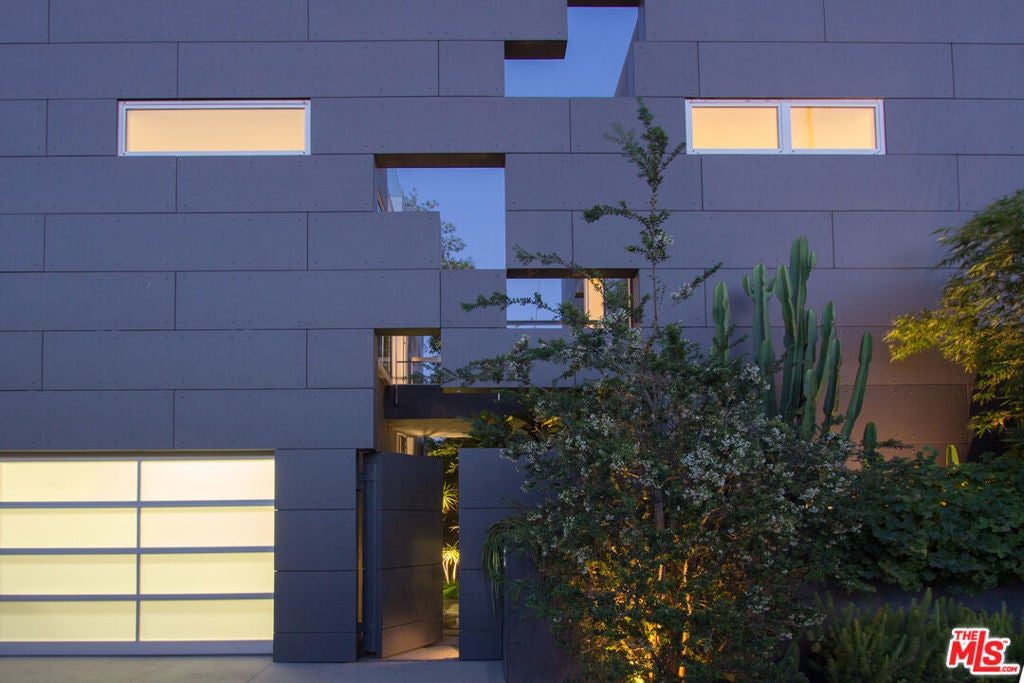 Photo of Listing #25583221