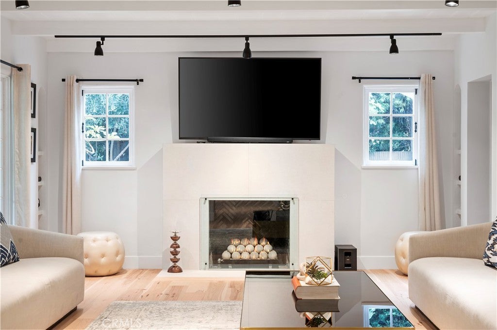 Photo of Listing #SR25182010