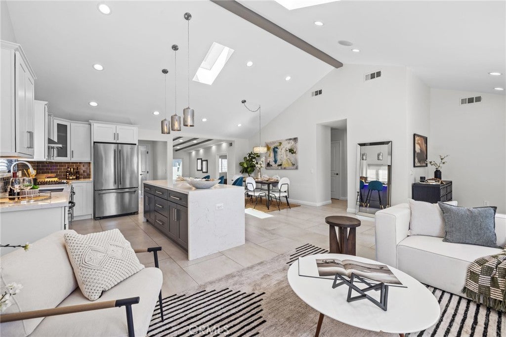 Photo of Listing #SR25188275